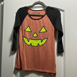 Women’s pumpkin shirt